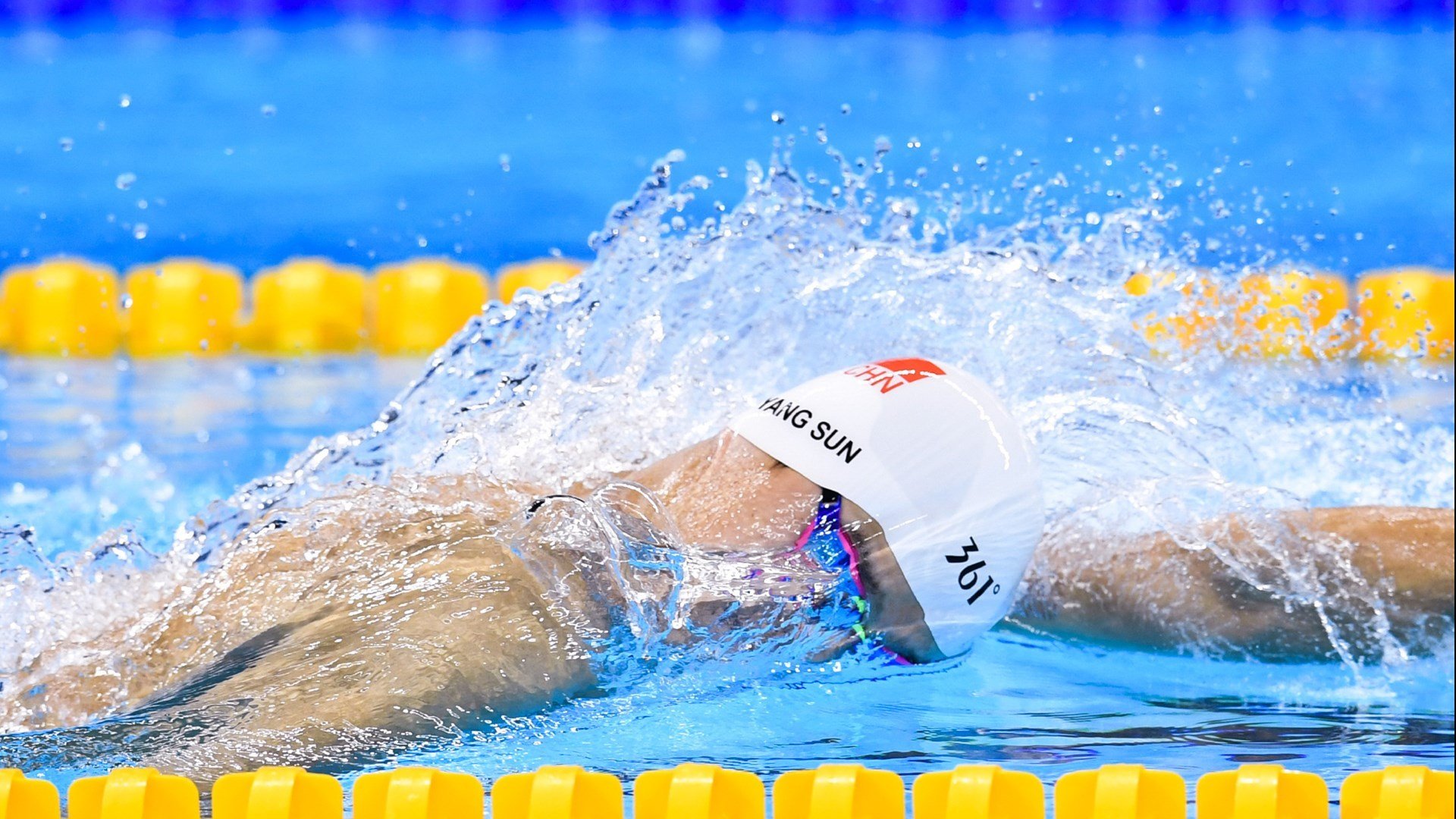 英雄联盟全球总决赛巅峰对决，新王登基还是旧神卫冕？