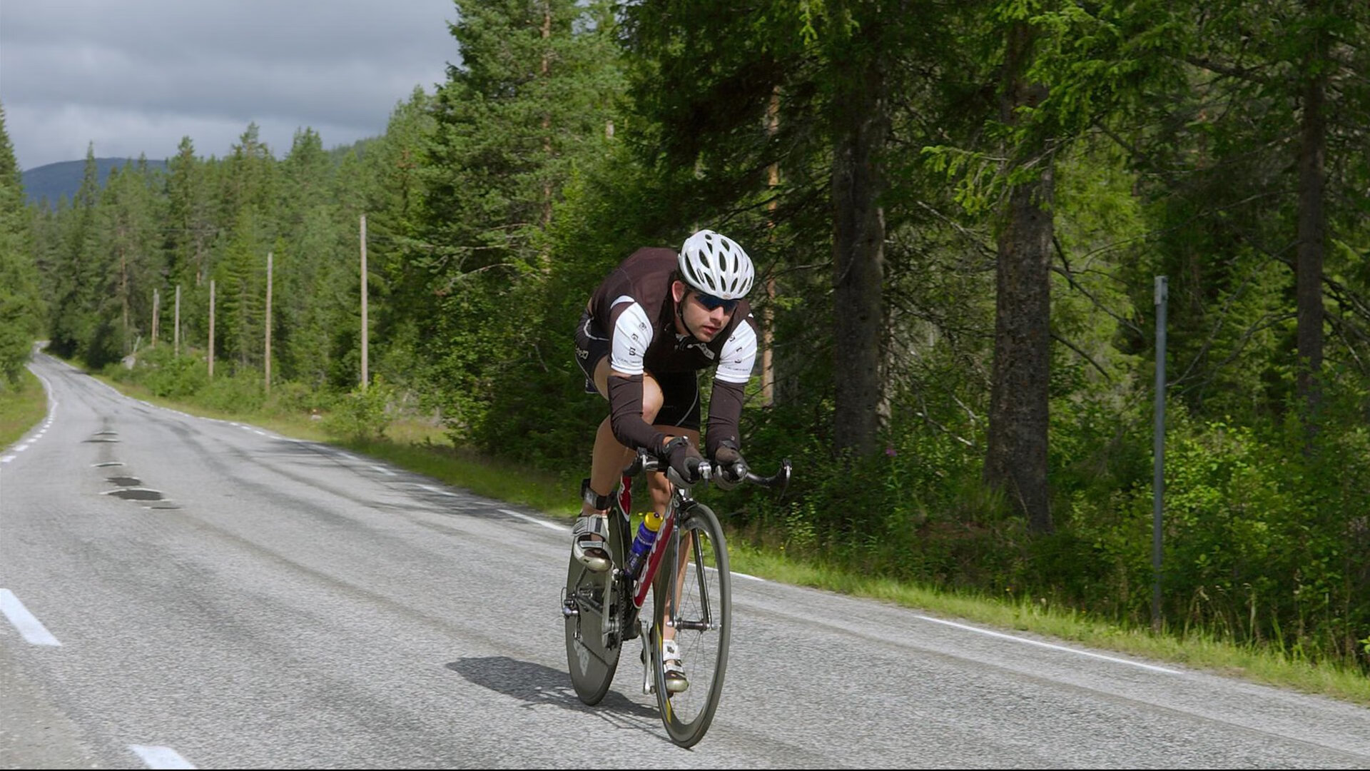 中国冰壶队世锦赛表现亮眼 新生代选手展现强大潜力