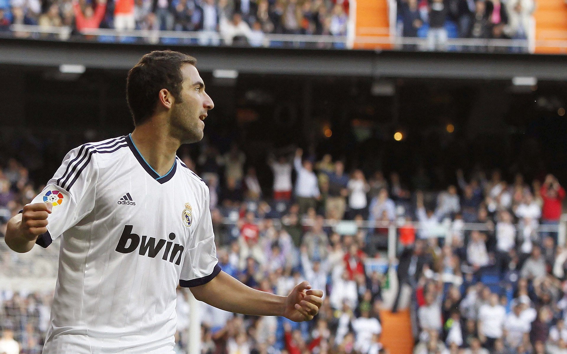 法甲联赛激战正酣,巴黎圣日耳曼领跑积分榜