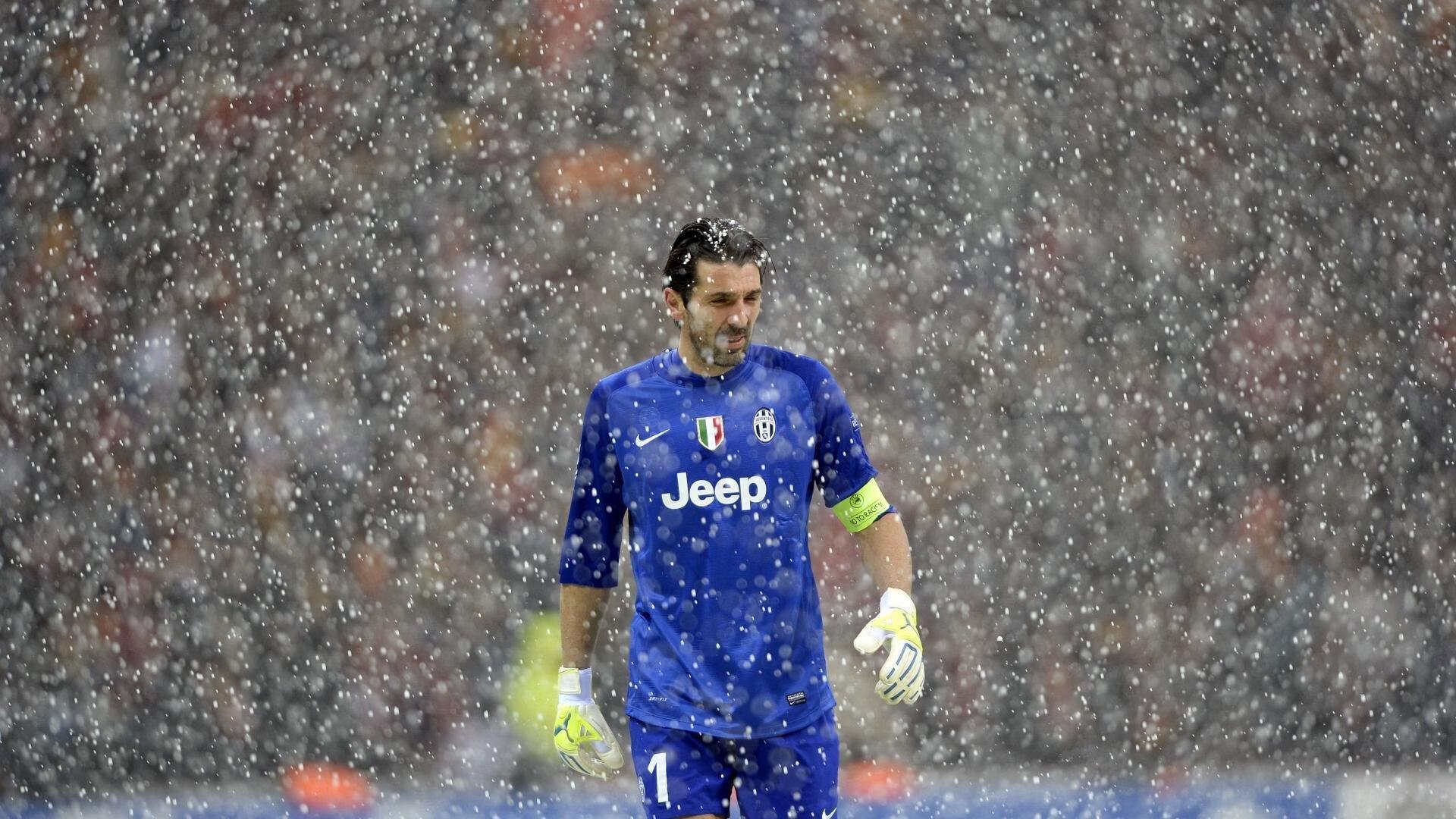 曼联主场2-1逆转水晶宫，终结四场不胜尴尬纪录